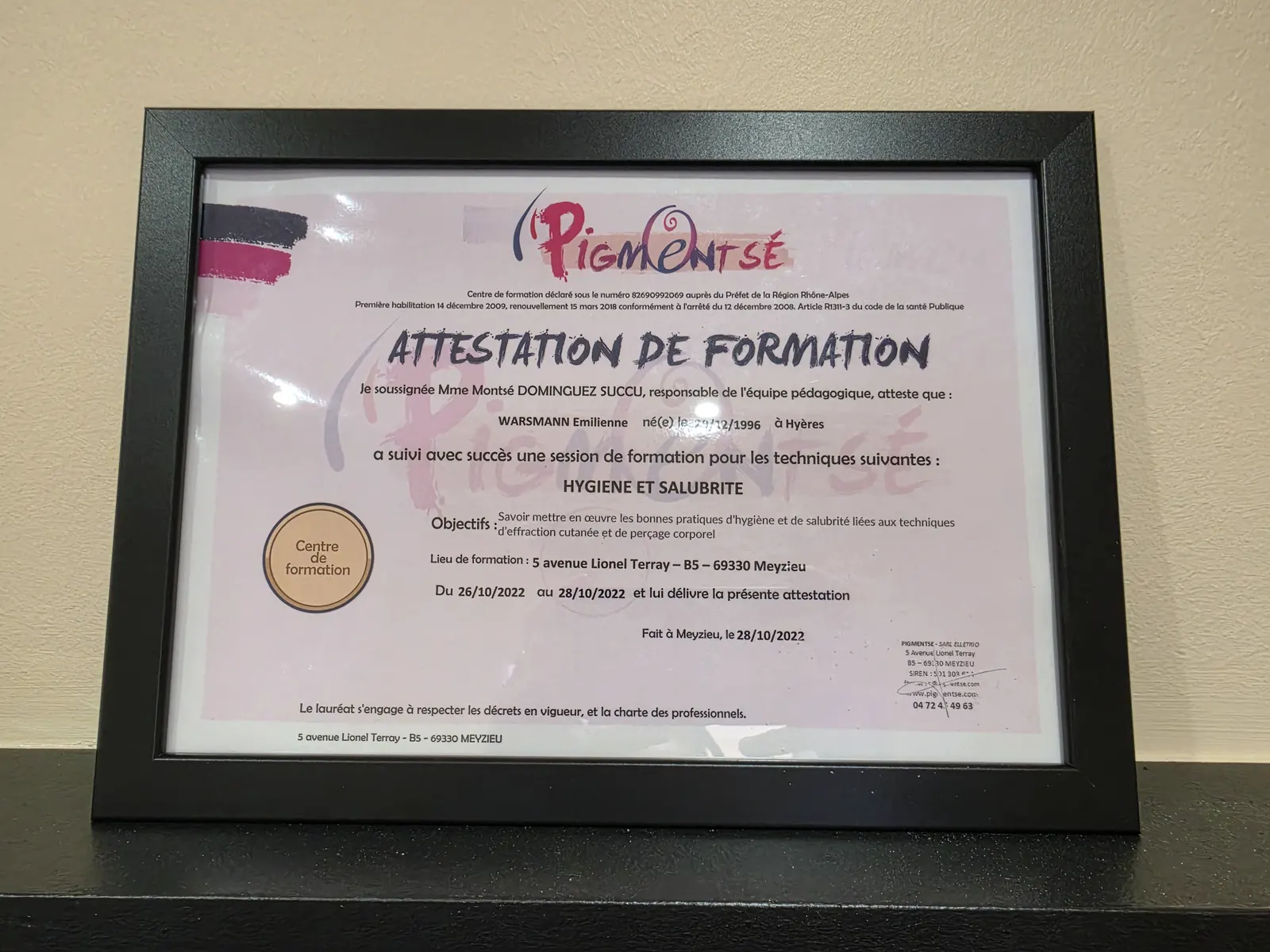 Attestation de formation hygiène et salubrité, encadrée au studio