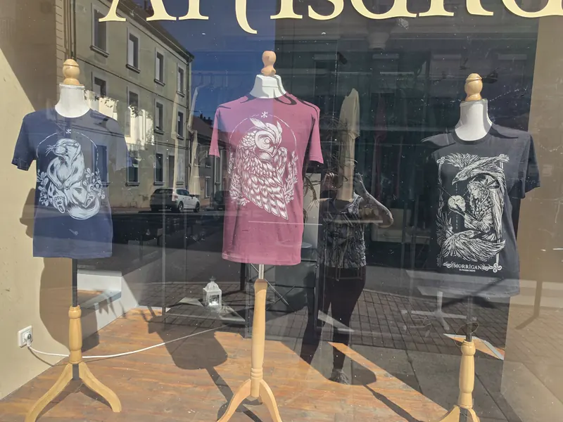 Vitrine de t-shirts sérigraphiés